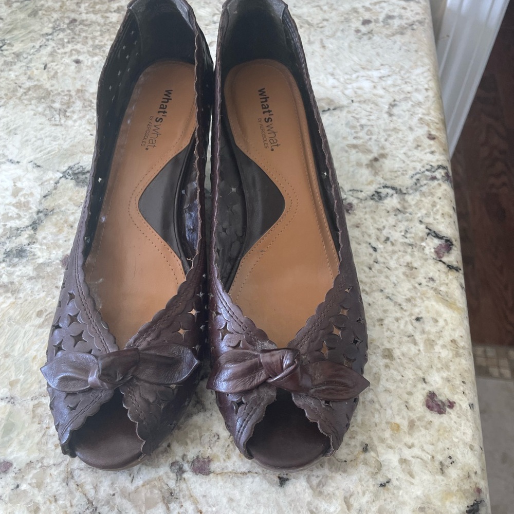 Brown Heeled Peep-Toe Shoes with Bow Detail